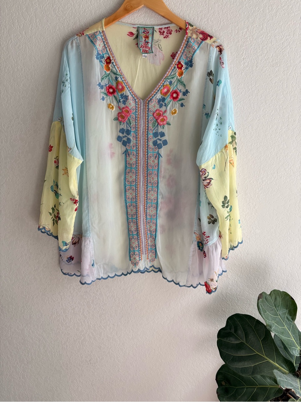 JOHNNY WAS VERVAINE BLOUSE BOHO FLORAL V-NECK PASTEL  WOMENS M
